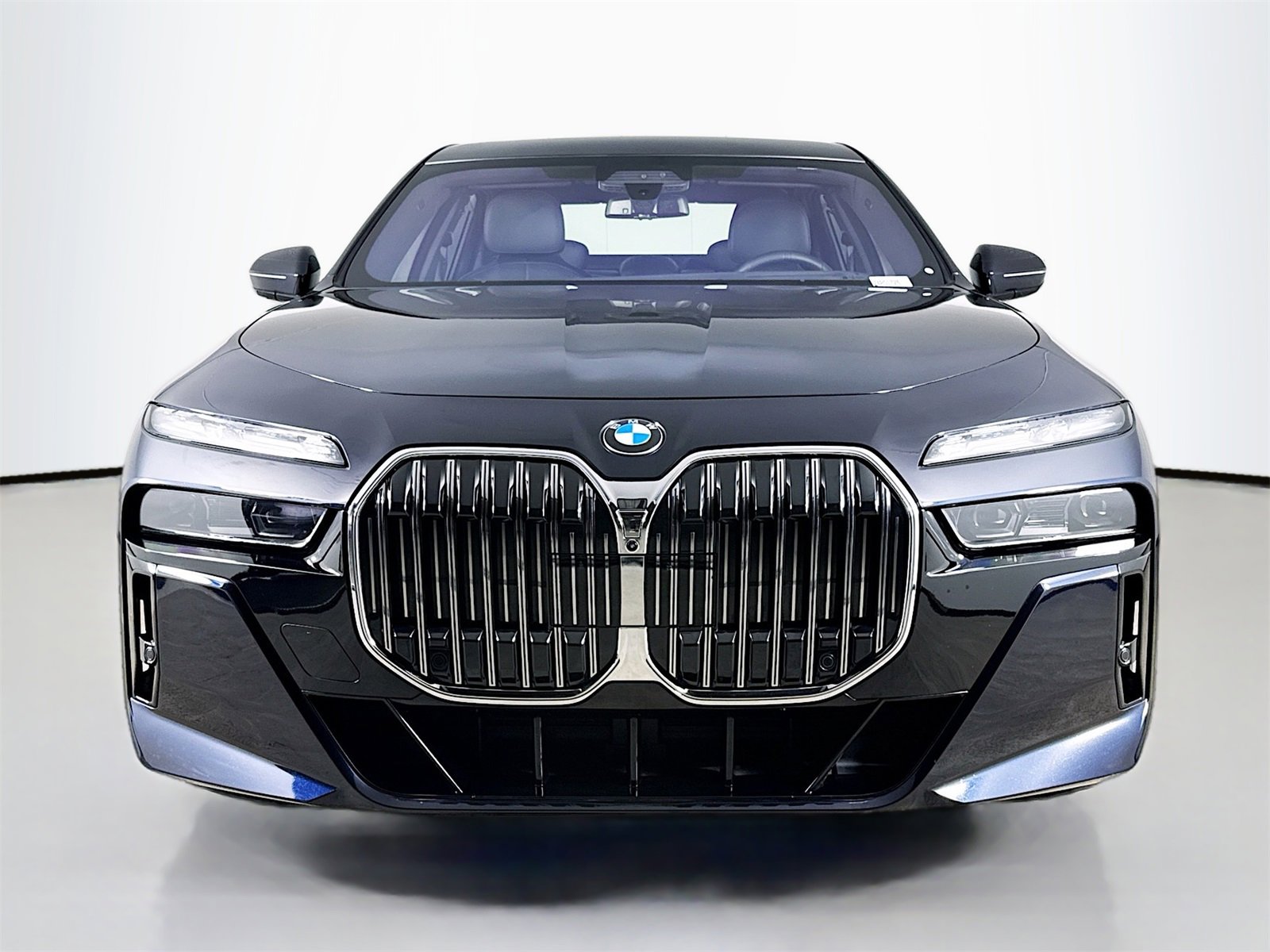 Certified 2023 BMW 760i xDrive w/ Executive Package image 2
