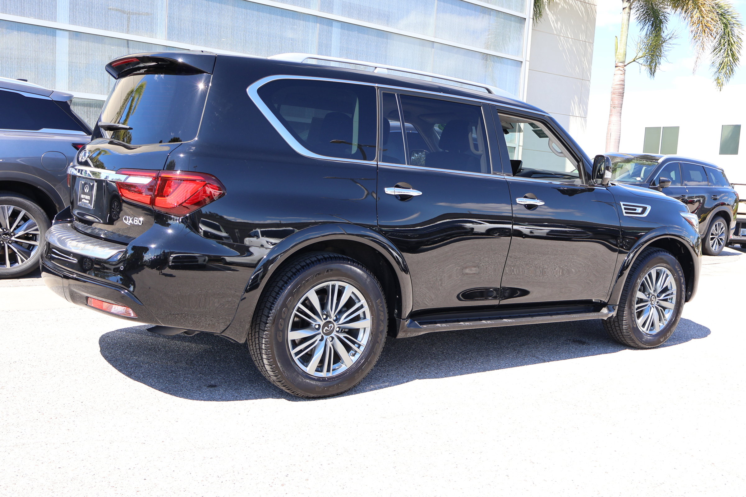 Certified 2022 INFINITI QX80 Luxe w/ Cargo Package image 10