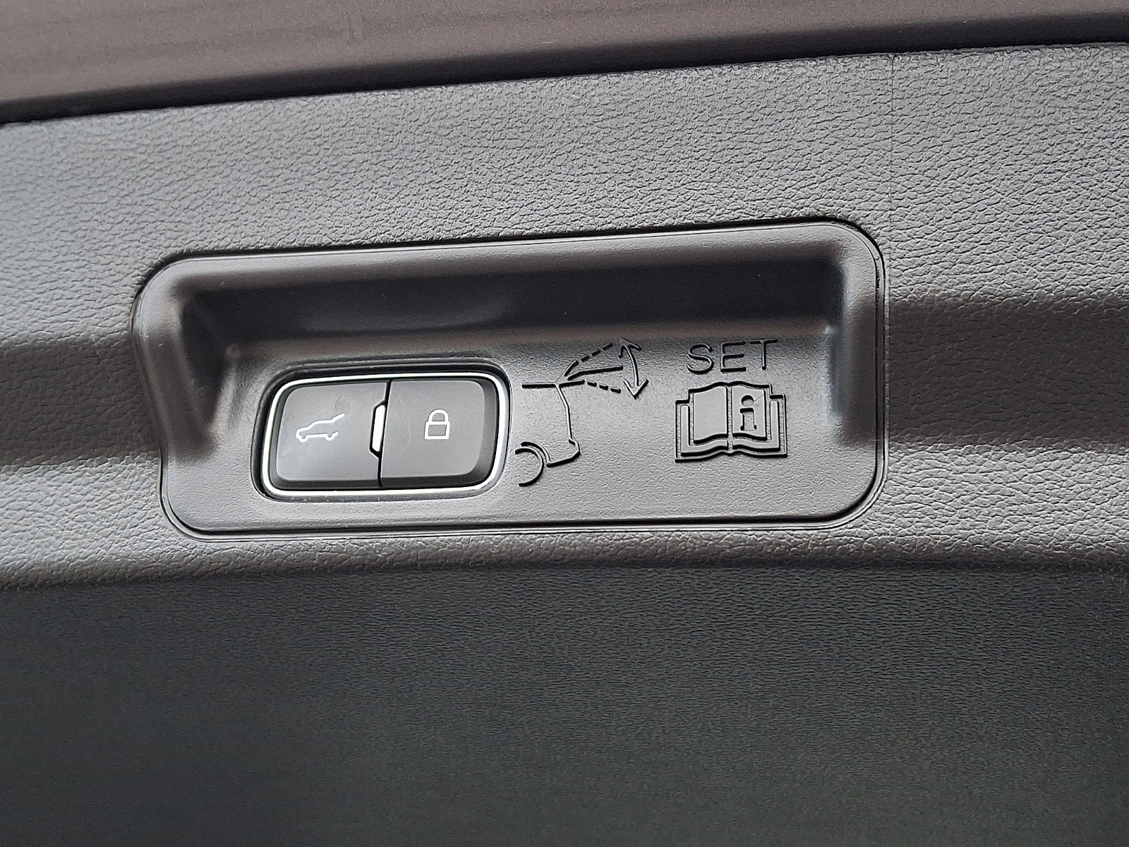 Used 2021 Ford Explorer XLT w/ Equipment Group 202A image 31