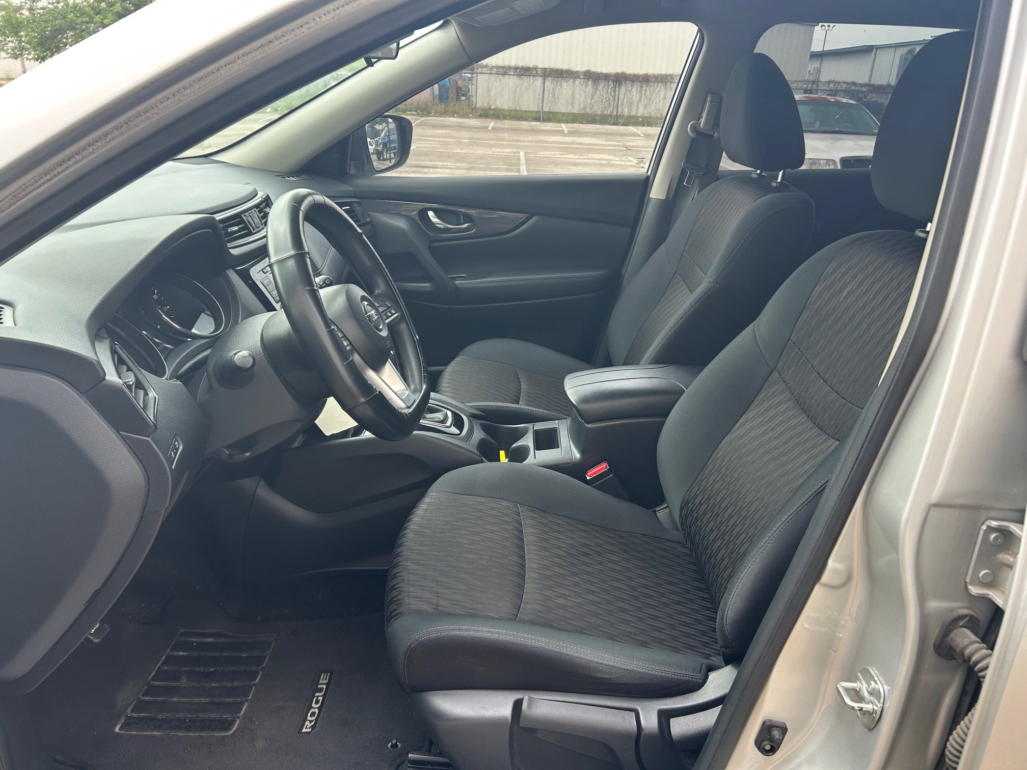 Used 2018 Nissan Rogue S image 19