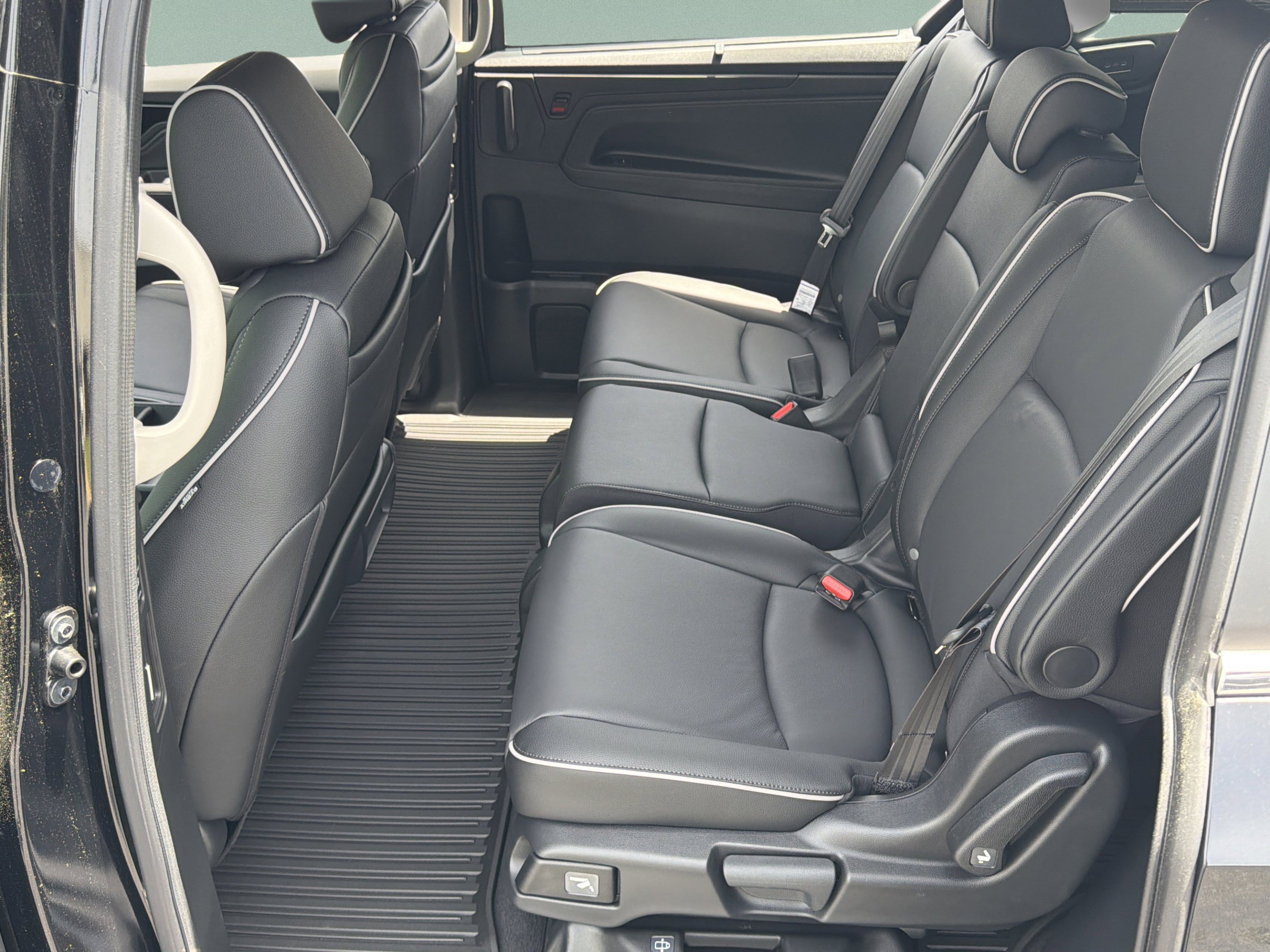 New 2026 Honda Odyssey Touring image 11