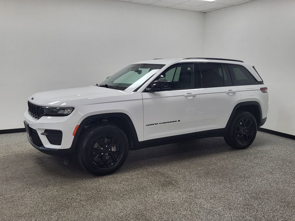 Used 2024 Jeep Grand Cherokee Altitude image 4