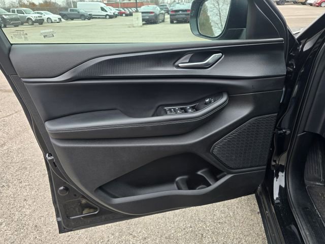 Used 2025 Jeep Grand Cherokee L Laredo w/ Luxury Tech Group I image 9