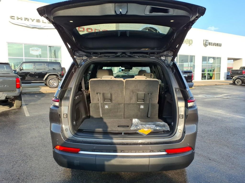 New 2026 Jeep Grand Cherokee L Limited w/ Luxury Tech Group II image 6