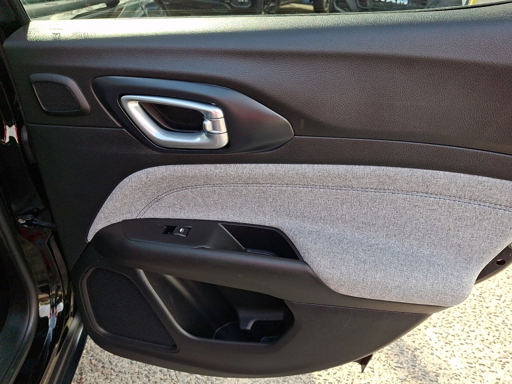 Used 2022 Jeep Compass Latitude w/ Sun and Sound Group AWD/4WD image 14