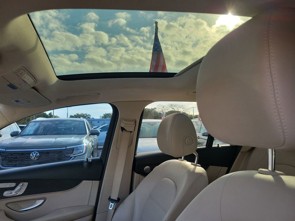 Used 2020 Mercedes-Benz GLC 300 4MATIC w/ Multimedia Package image 15