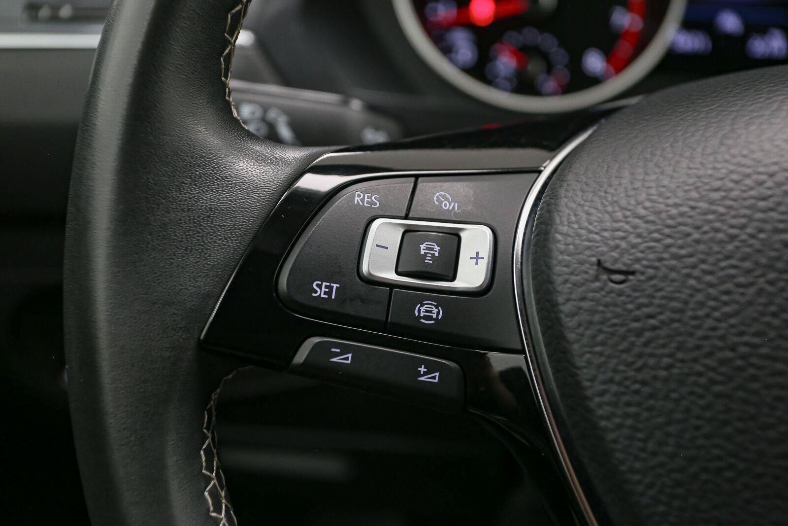 Certified 2021 Volkswagen Tiguan SE AWD/4WD image 37