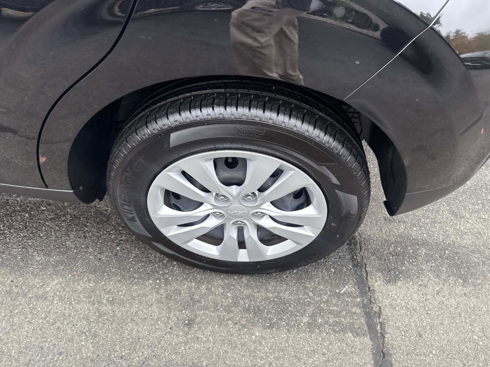 Used 2025 Kia Soul LX image 11