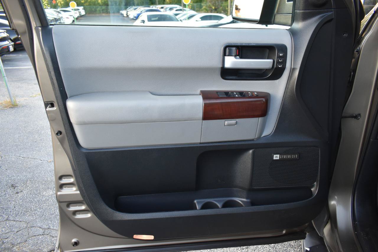Used 2014 Toyota Sequoia Platinum RWD image 40