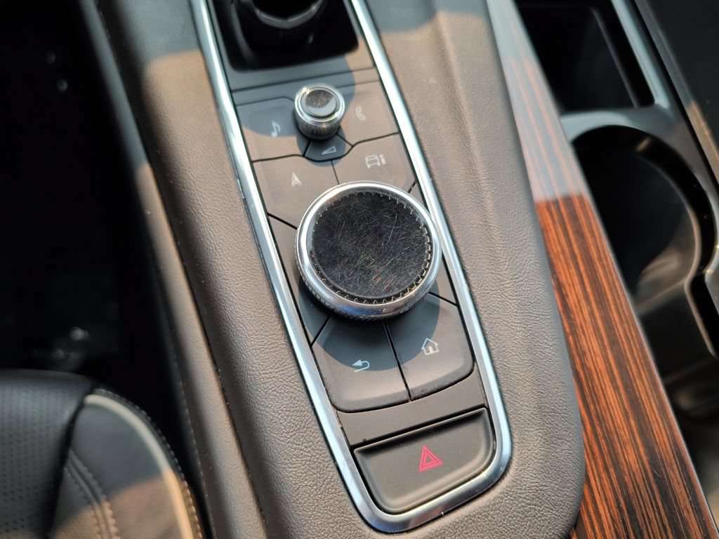 Used 2021 Cadillac Escalade Premium Luxury AWD/4WD image 44
