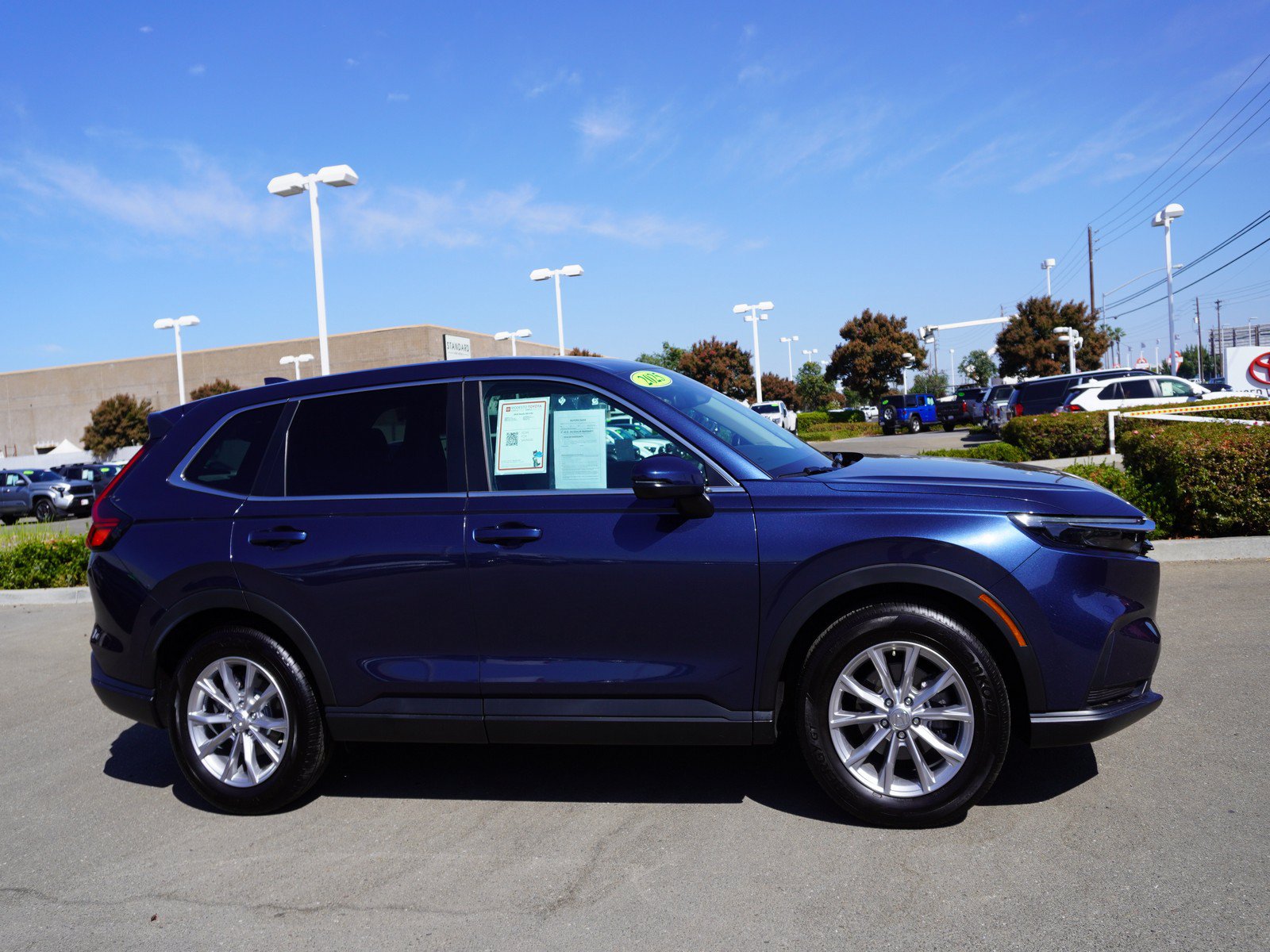 Used 2025 Honda CR-V EX image 4