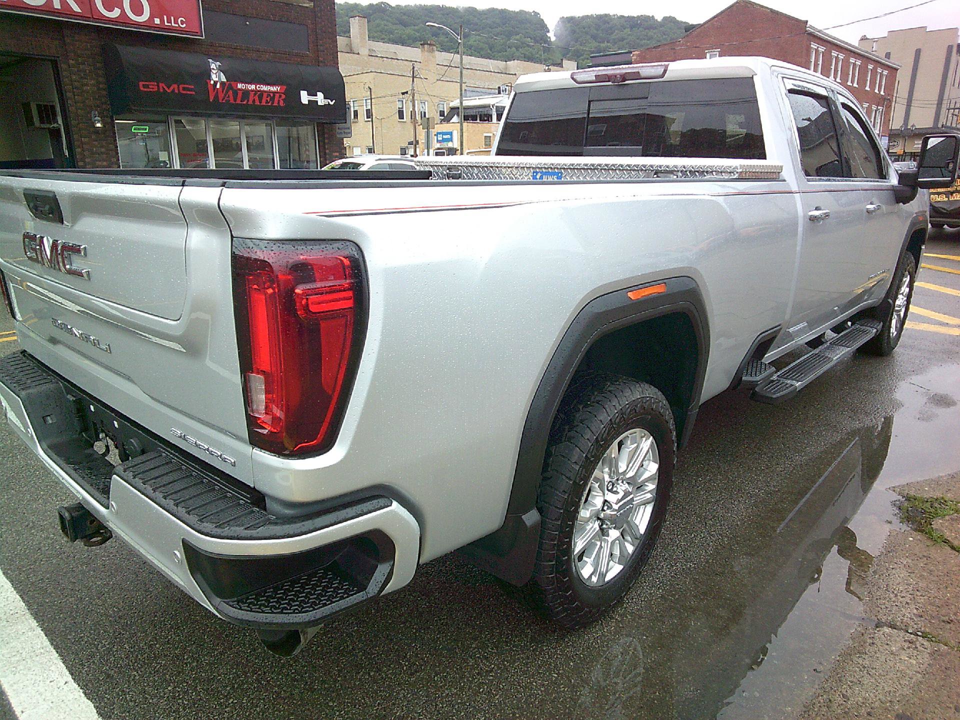 Used 2022 GMC Sierra 3500 Denali w/ Technology Package image 6