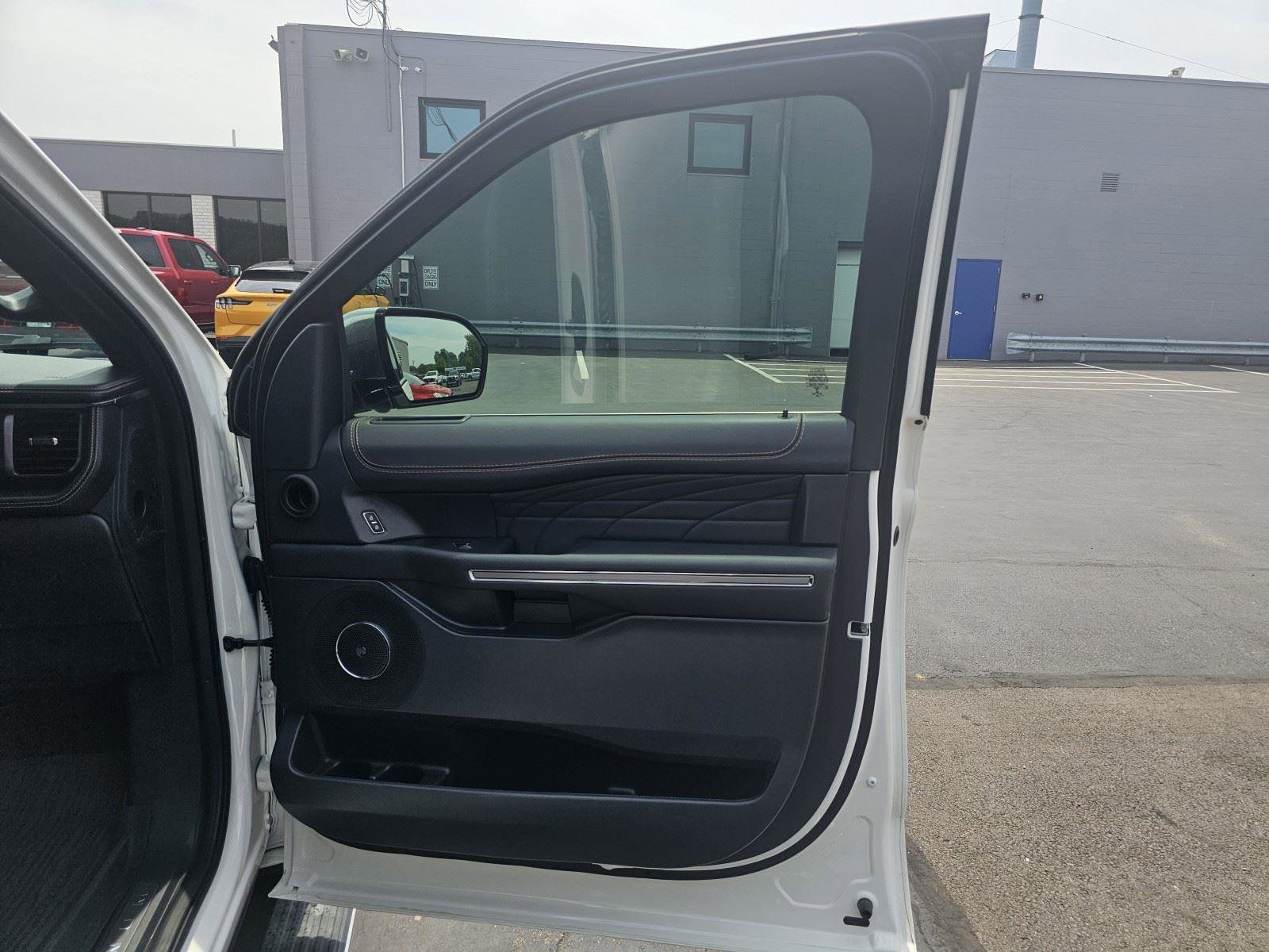 Used 2022 Ford Expedition Platinum image 12