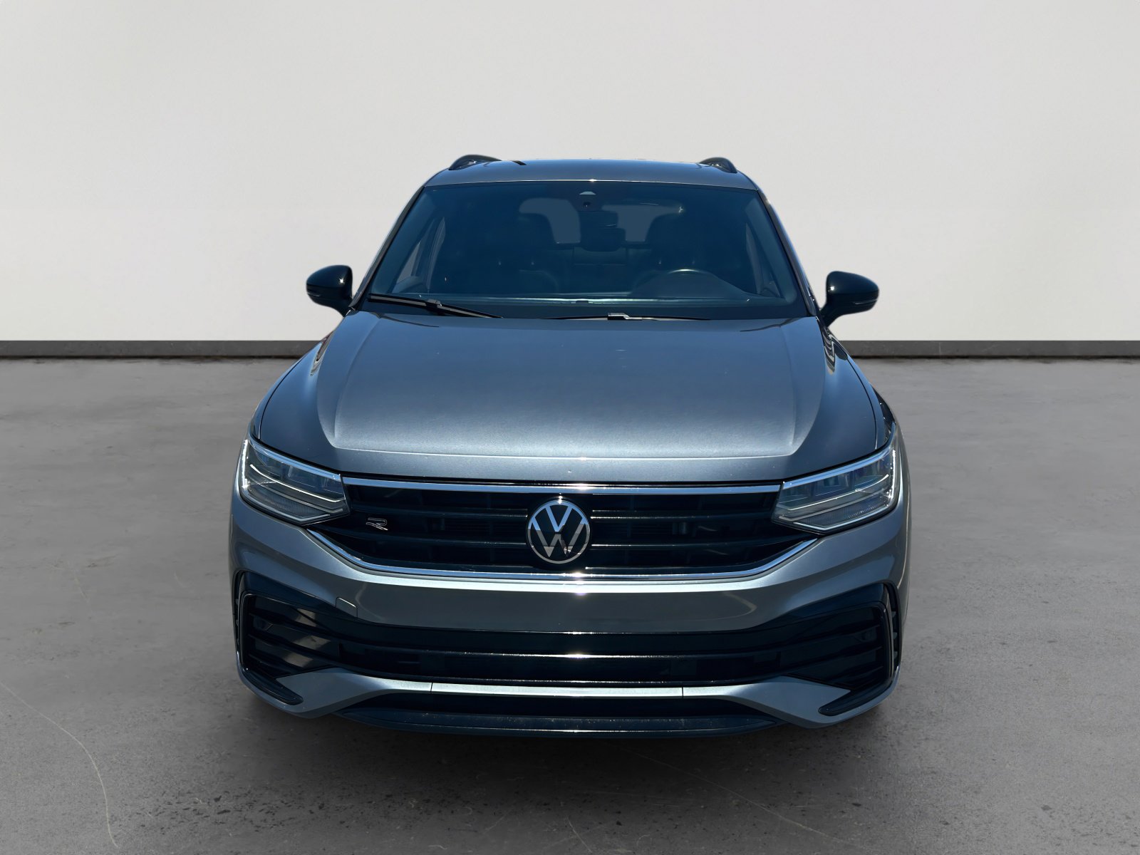 Used 2023 Volkswagen Tiguan SE R-Line FWD image 8