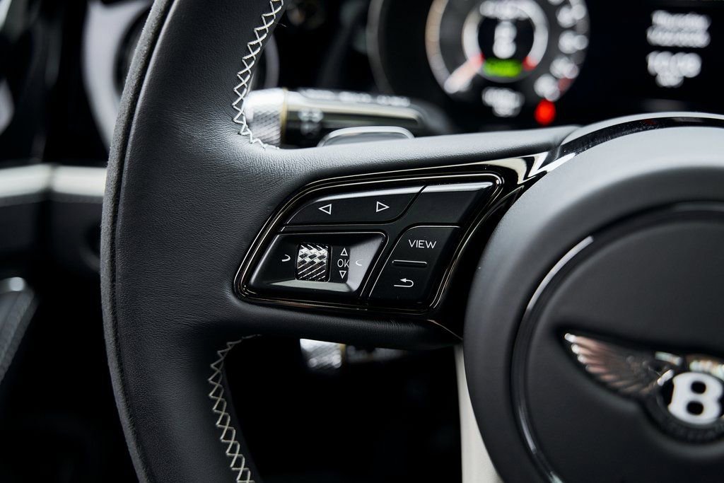 Used 2025 Bentley Flying Spur Plug-In Hybrid image 63