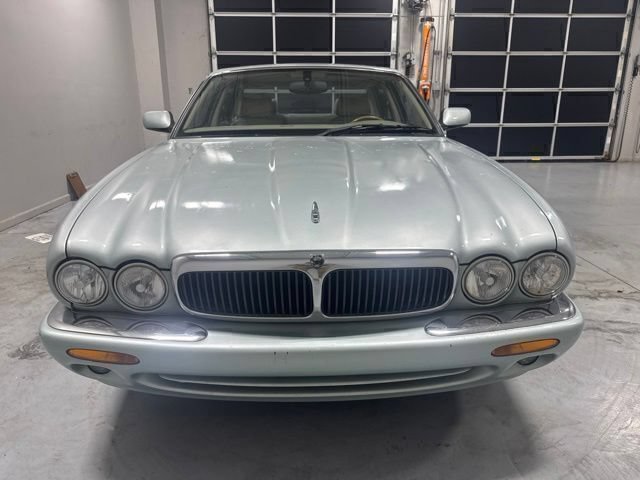 Used 2000 Jaguar XJ8 RWD image 3