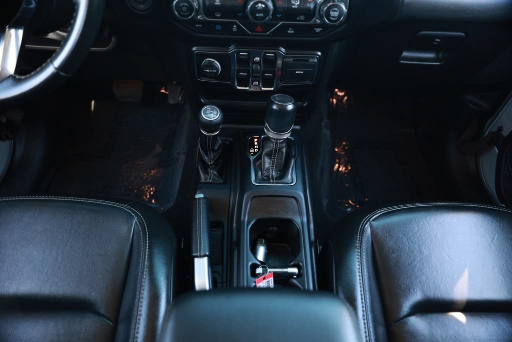 Used 2022 Jeep Wrangler Unlimited Sahara AWD/4WD image 33