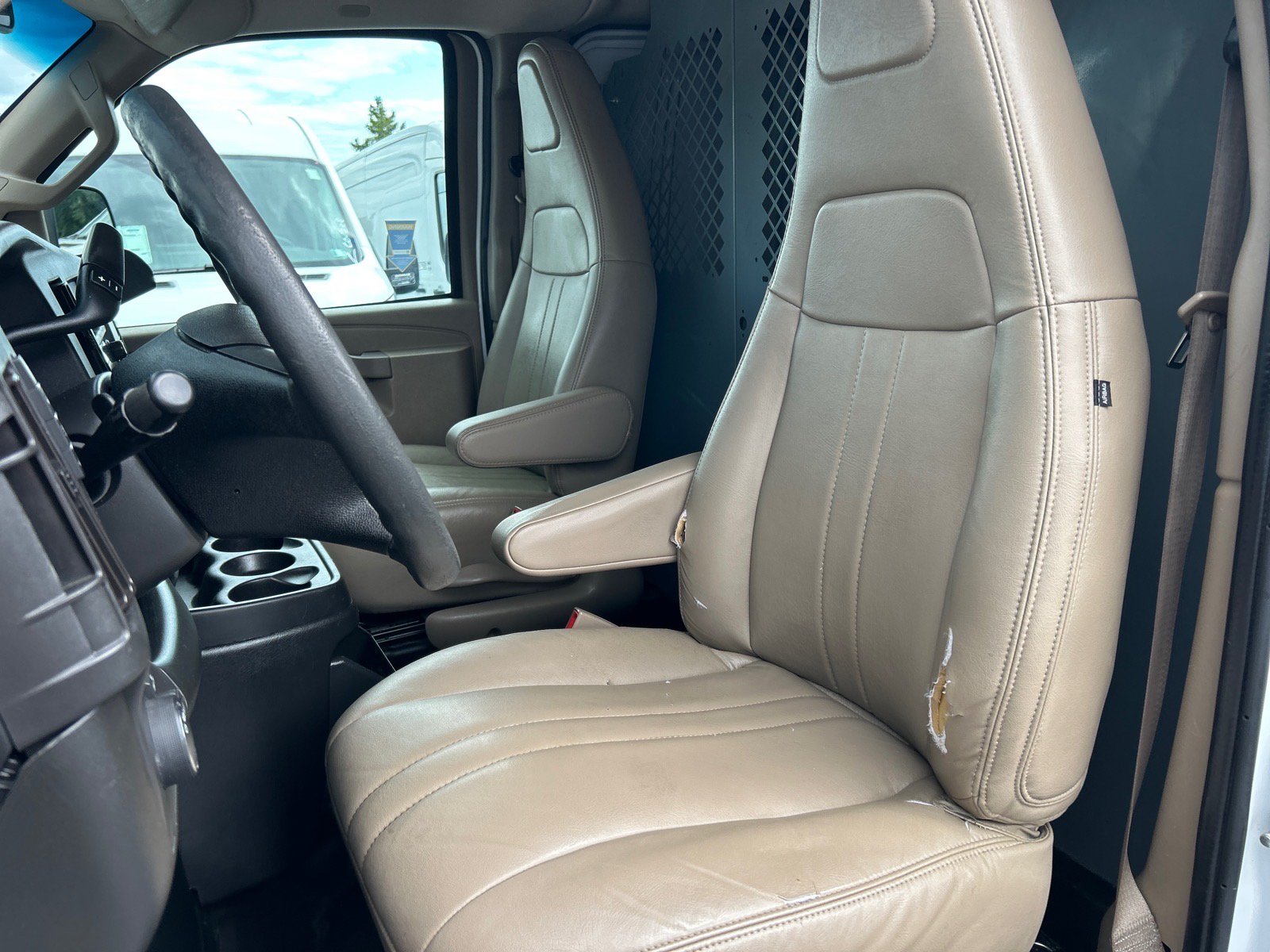 Used 2020 Chevrolet Express 3500 Extended RWD image 7
