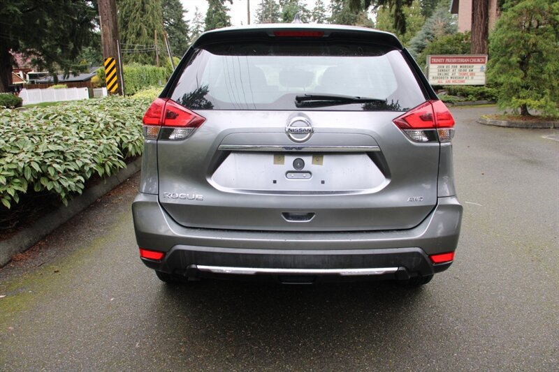 Used 2017 Nissan Rogue S image 11