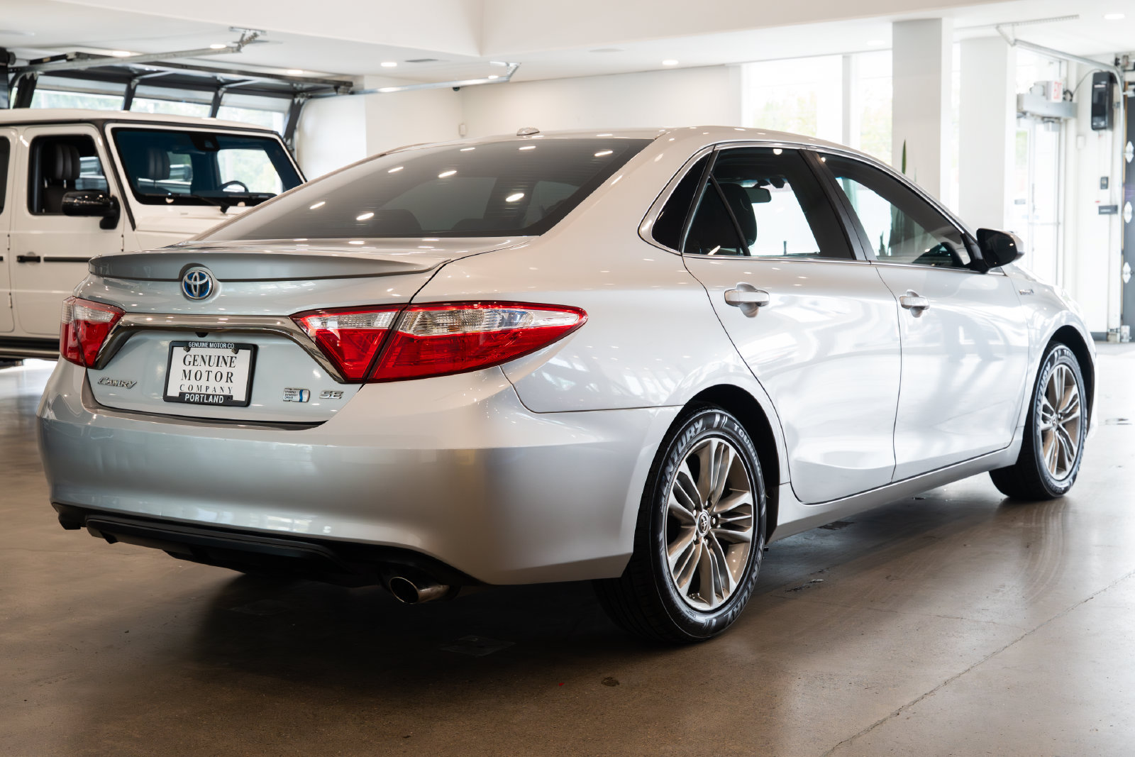 Used 2016 Toyota Camry SE w/ Moonroof Package FWD image 4