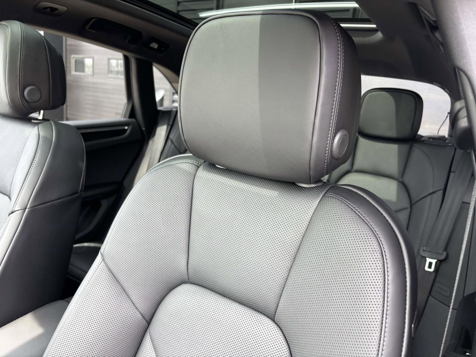 New 2026 Porsche Macan AWD/4WD image 18