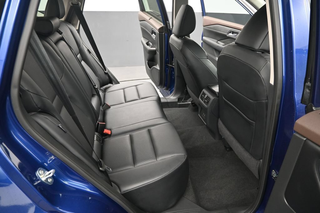 Used 2023 Nissan Rogue SV w/ SV Premium B Package FWD image 33
