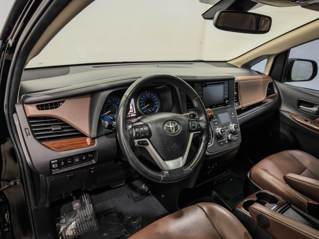 Used 2020 Toyota Sienna Limited Premium w/ Carpet Mat Package AWD/4WD image 13