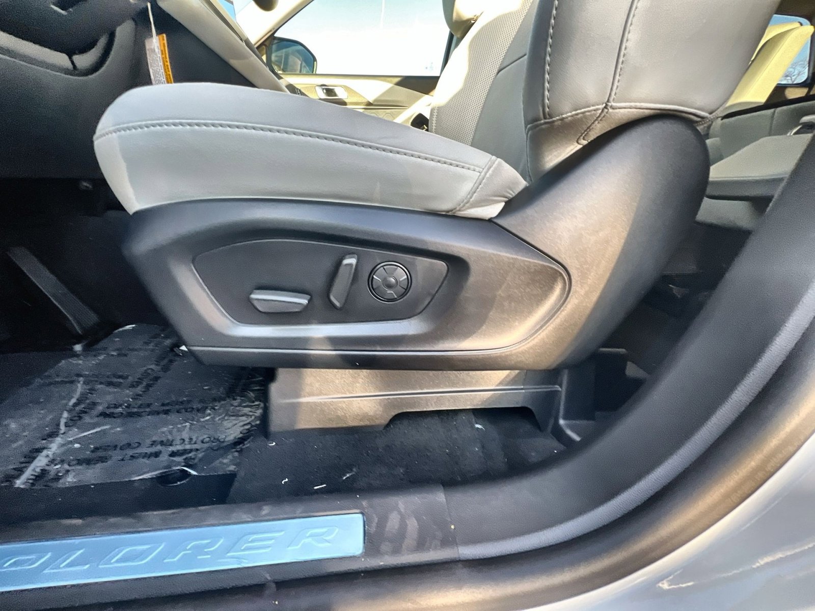 New 2026 Ford Explorer Platinum w/ LUX Leather Package image 14