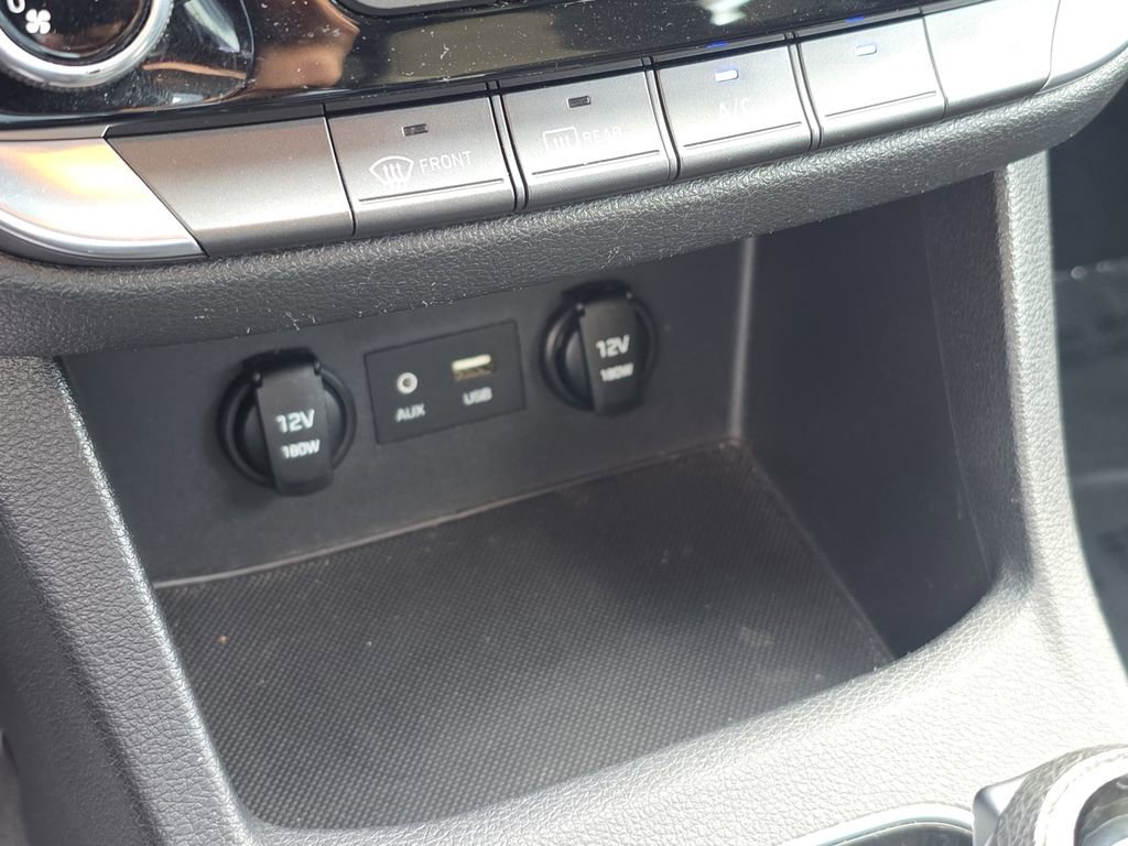 Used 2018 Hyundai Elantra GT image 29