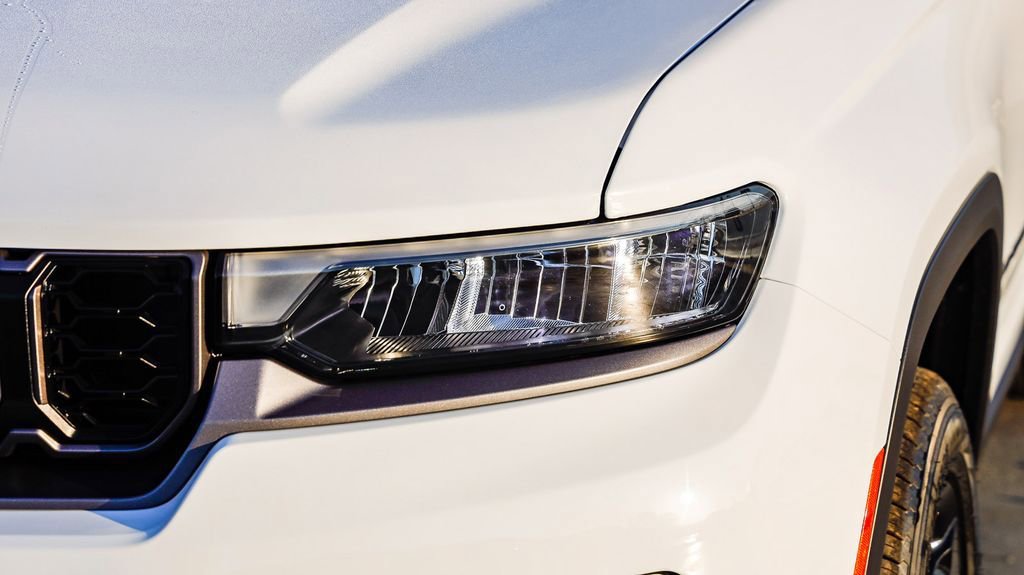 New 2026 Jeep Grand Cherokee Limited w/ Limited Altitude Package image 5