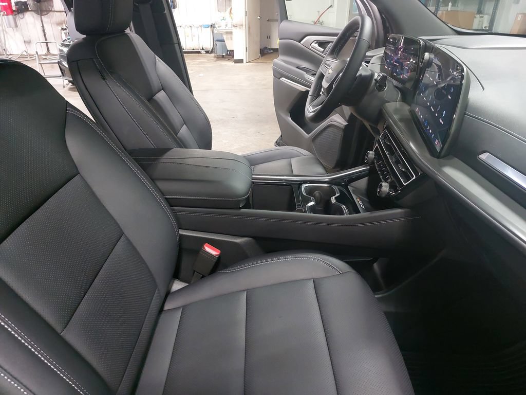 Used 2026 Chevrolet Traverse LT w/ Driver Confidence Package AWD/4WD image 10