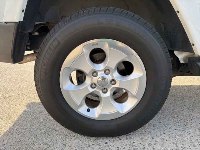 Used 2015 Jeep Wrangler Unlimited Sahara w/ Connectivity Group image 16