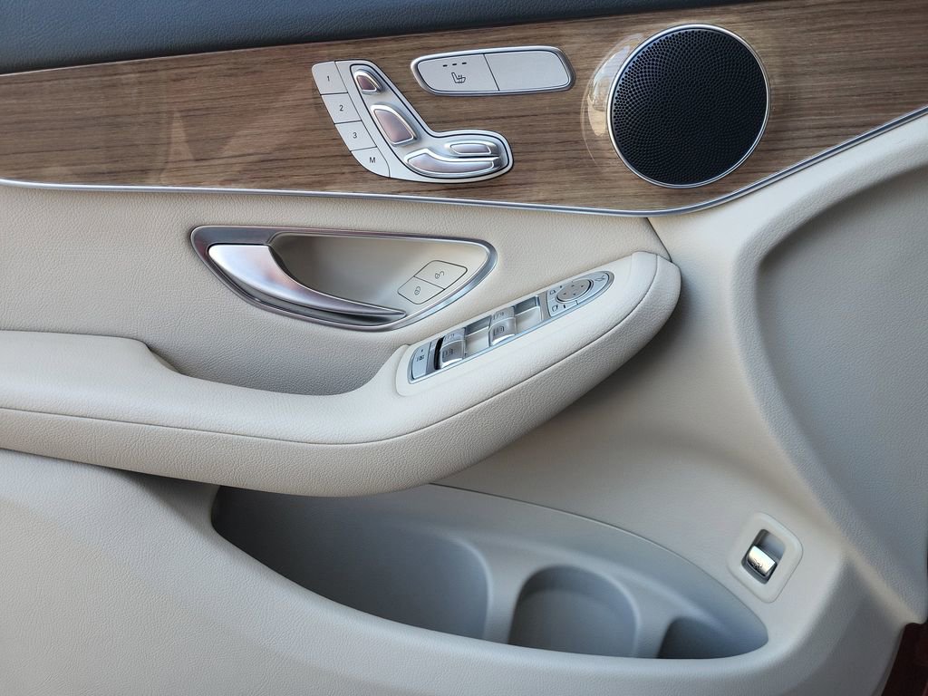 Used 2019 Mercedes-Benz GLC 300 4MATIC image 22