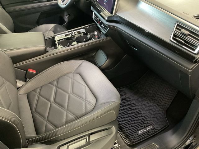 Used 2025 Volkswagen Atlas Cross Sport SE image 19