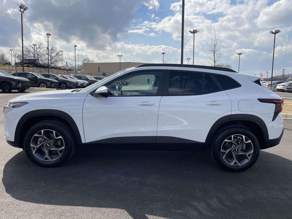 Used 2025 Chevrolet Trax LT image 6