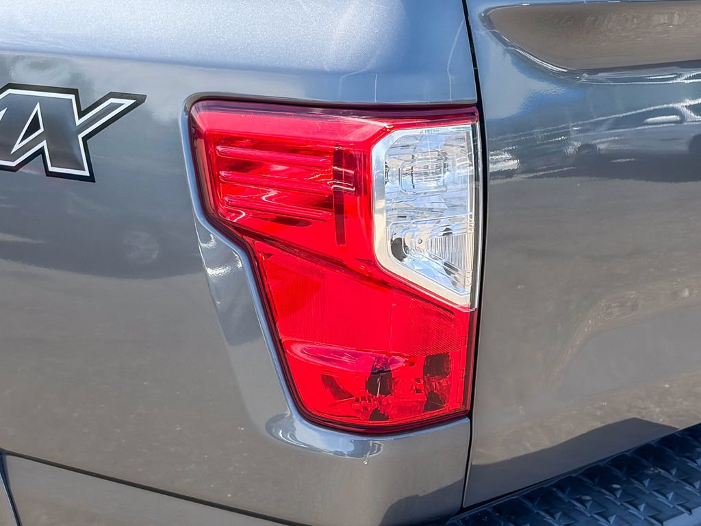 Used 2019 Nissan Titan PRO-4X w/ Pro-4x Convenience Package AWD/4WD image 8