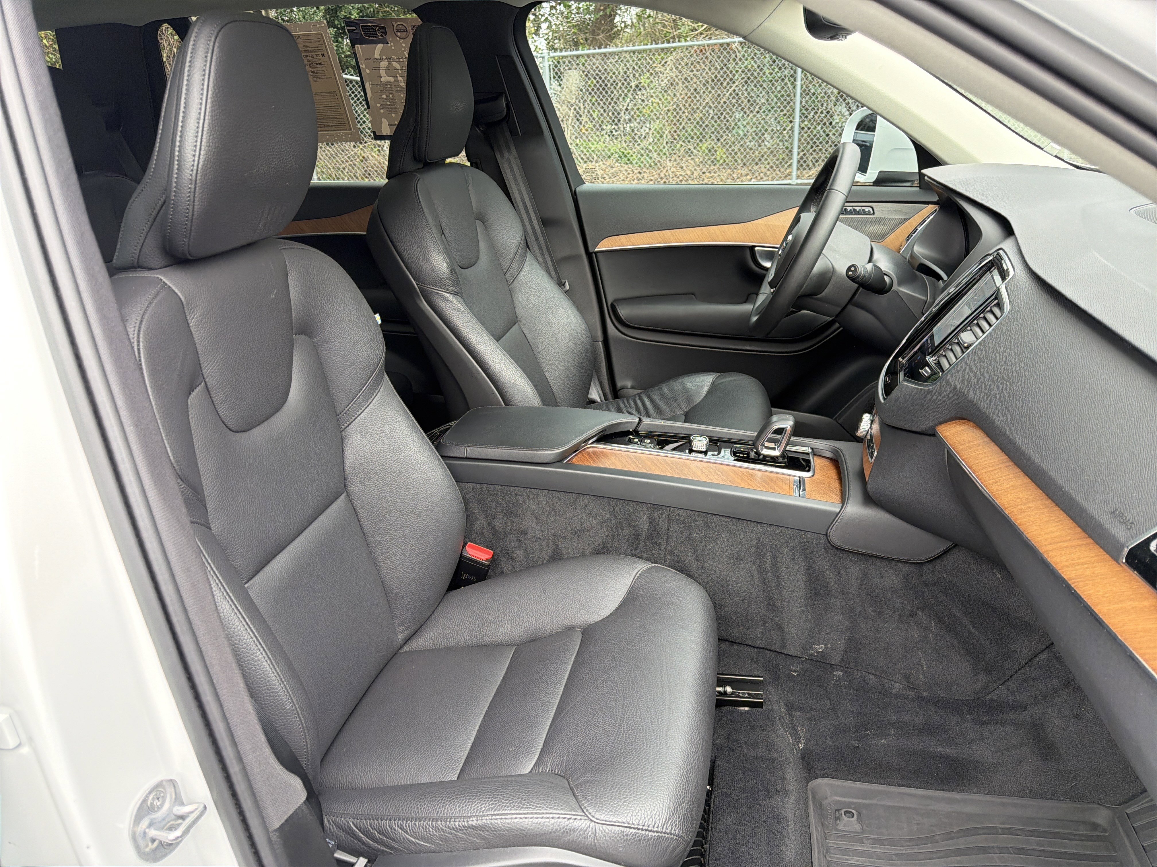 Certified 2024 Volvo XC90 B6 Plus w/ Protection Package Premier image 35