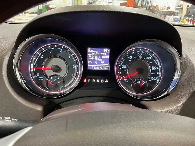 Used 2014 Chrysler Town & Country Limited w/ Luxury Group image 22