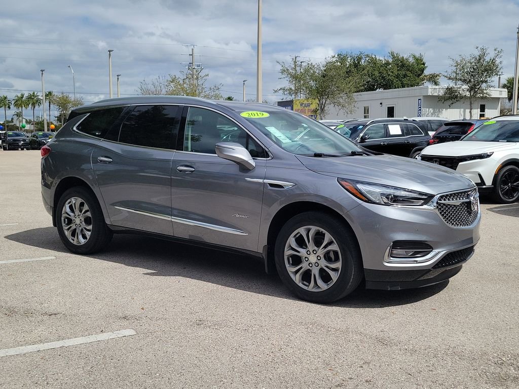 Used 2019 Buick Enclave Avenir image 2