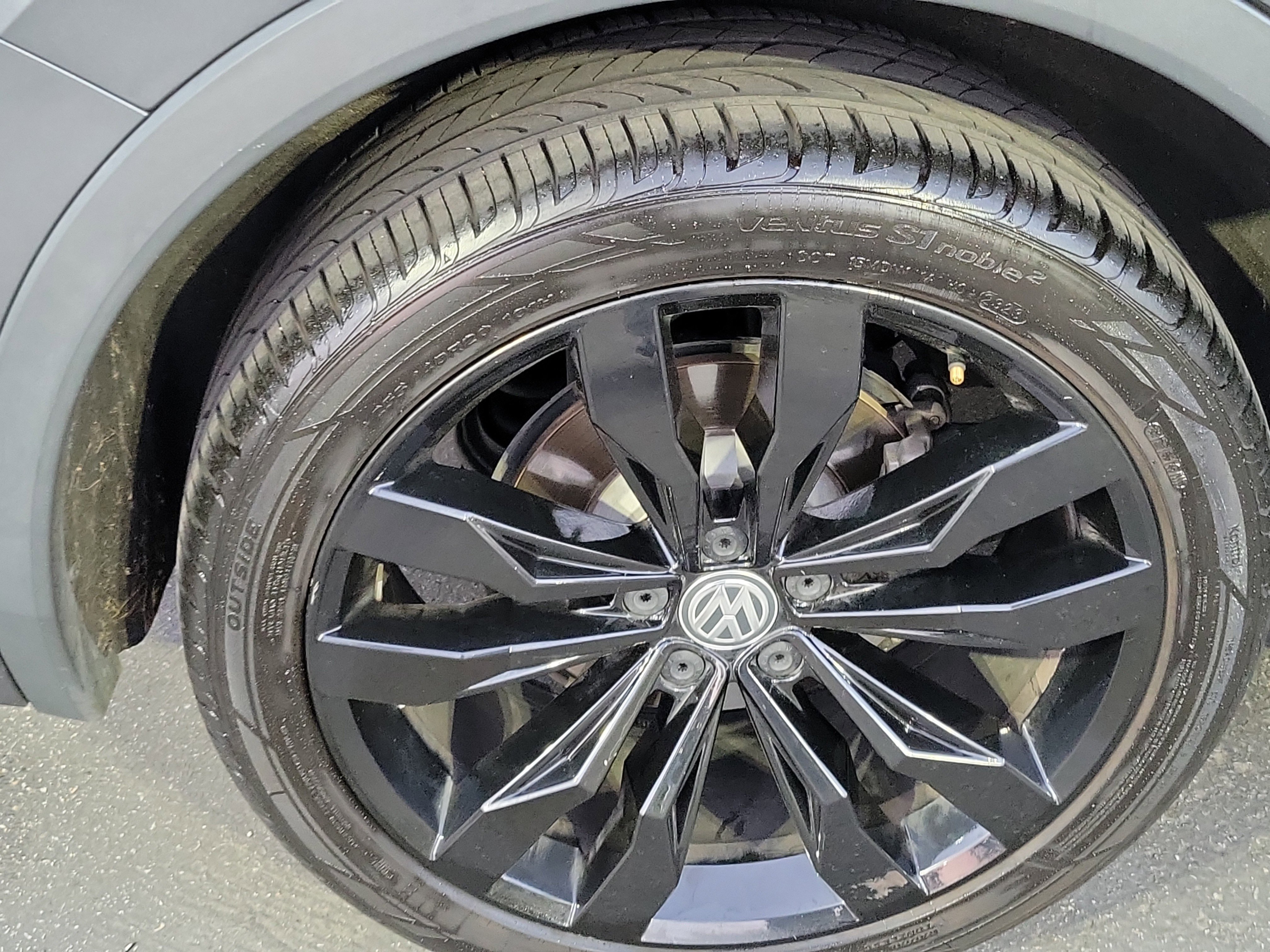 Used 2020 Volkswagen Tiguan SE R-Line image 21