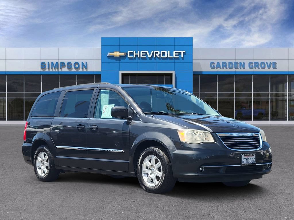 Used 2012 Chrysler Town & Country Touring FWD image 1