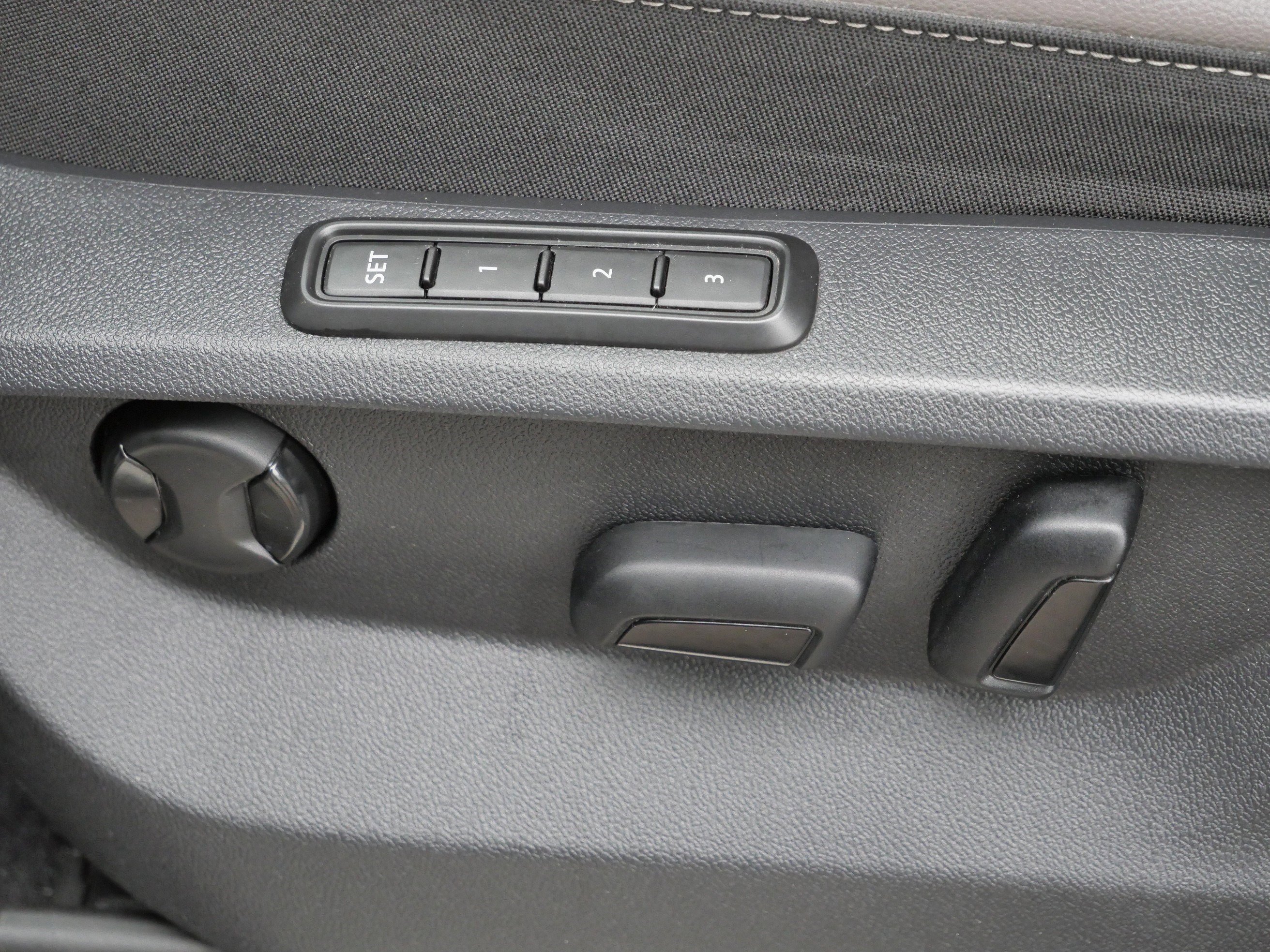 Certified 2023 Volkswagen Atlas Cross Sport SEL Premium R-Line image 20