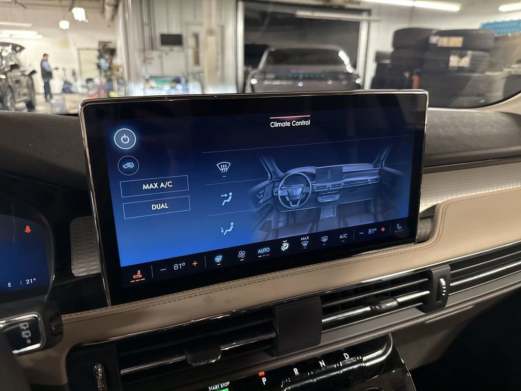 Certified 2023 Lincoln Corsair FWD w/ Equipment Group 101A image 17