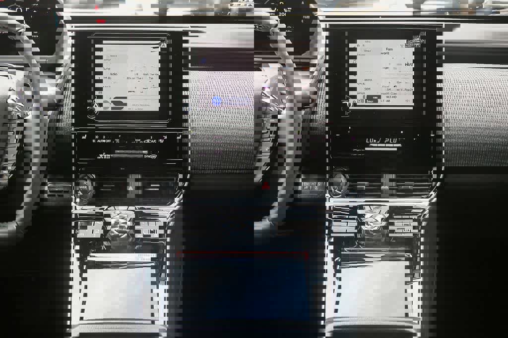 Used 2025 Subaru Solterra Premium image 13