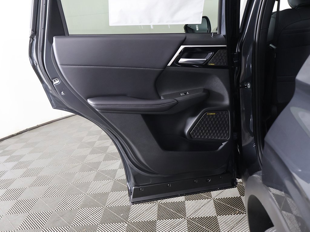 New 2025 Mitsubishi Outlander SE image 28