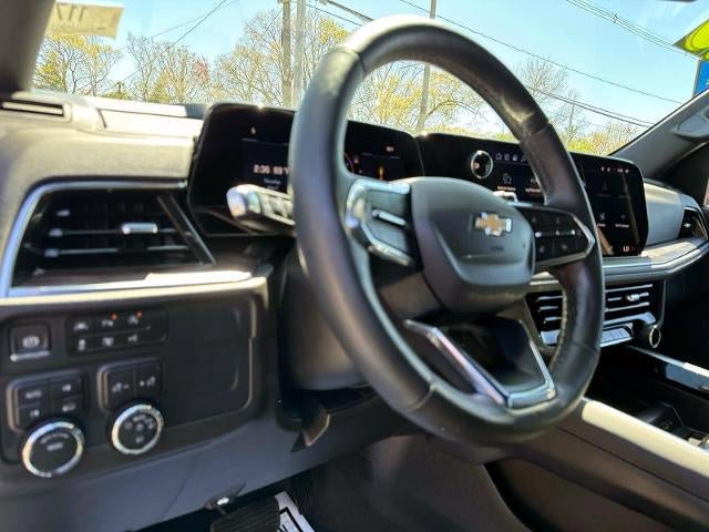 Certified 2025 Chevrolet Suburban LT w/ Comfort Package AWD/4WD image 17