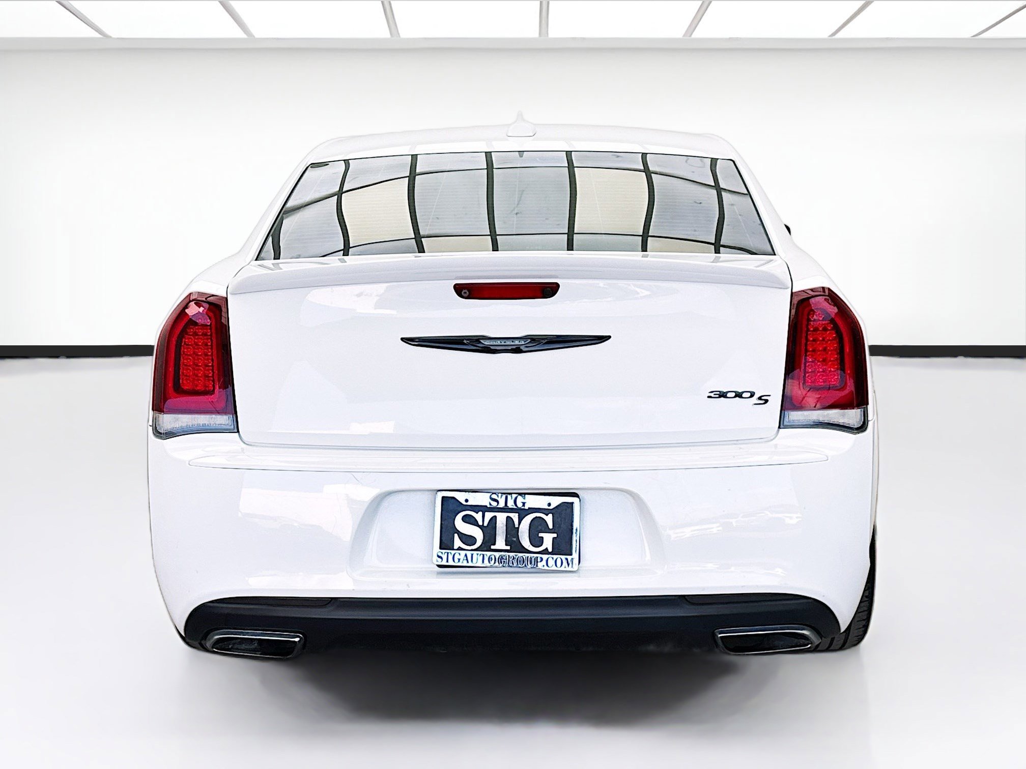 Used 2018 Chrysler 300 S RWD image 5