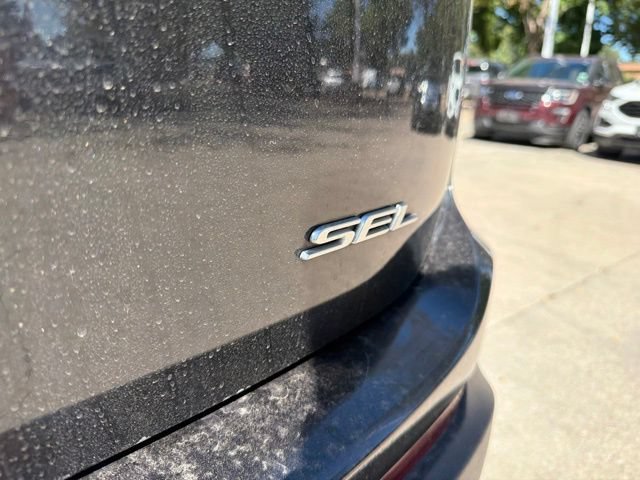 Used 2015 Ford Edge SEL w/ Equipment Group 201A FWD image 12