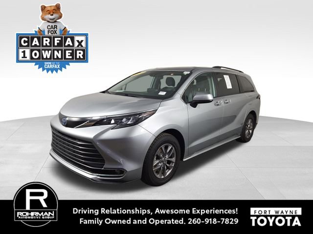 Used 2024 Toyota Sienna XLE image 1