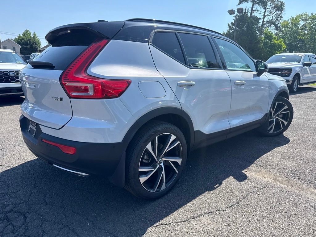 Used 2020 Volvo XC40 T5 R-Design w/ Protection Package AWD/4WD image 4